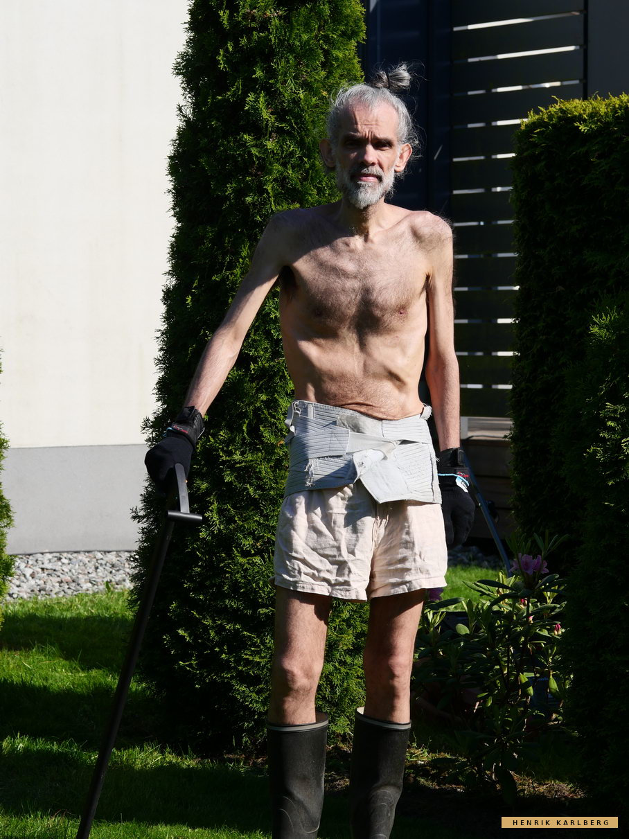 Henrik Karlberg i trädgården